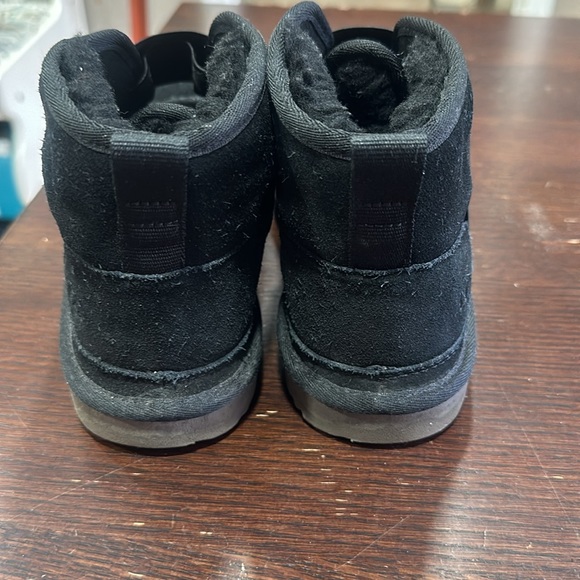 Ugg black boot size 6 - Picture 3 of 4